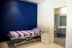 dormitorio y baño